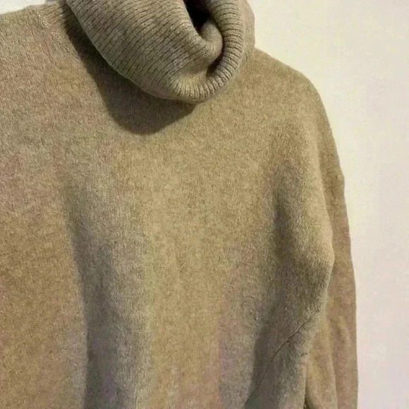 Madewell  Turtleneck Wool Sweater Size Medium - Picture 3 of 5